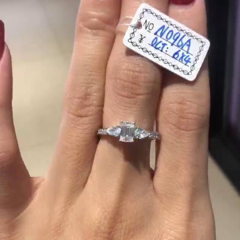 Straight arm micro inlaid emerald three stone women's ring S925 silver plated platinum customized main stone Moissanite diamond 0.8ct/secondary stone high carbon diamond